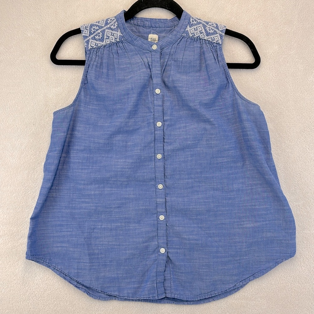 GAP Sleeveless Cotton Embroidered Button Top Size Medium